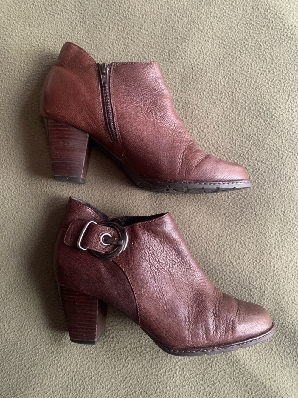 GUC Clark’s Active Wear brown leather booties with buckle detail. Size 7.5